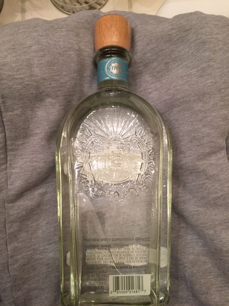 Camarena Silver  - Famila (1L) alcohol collectible [Barcode 085000016817] - Main Image 2