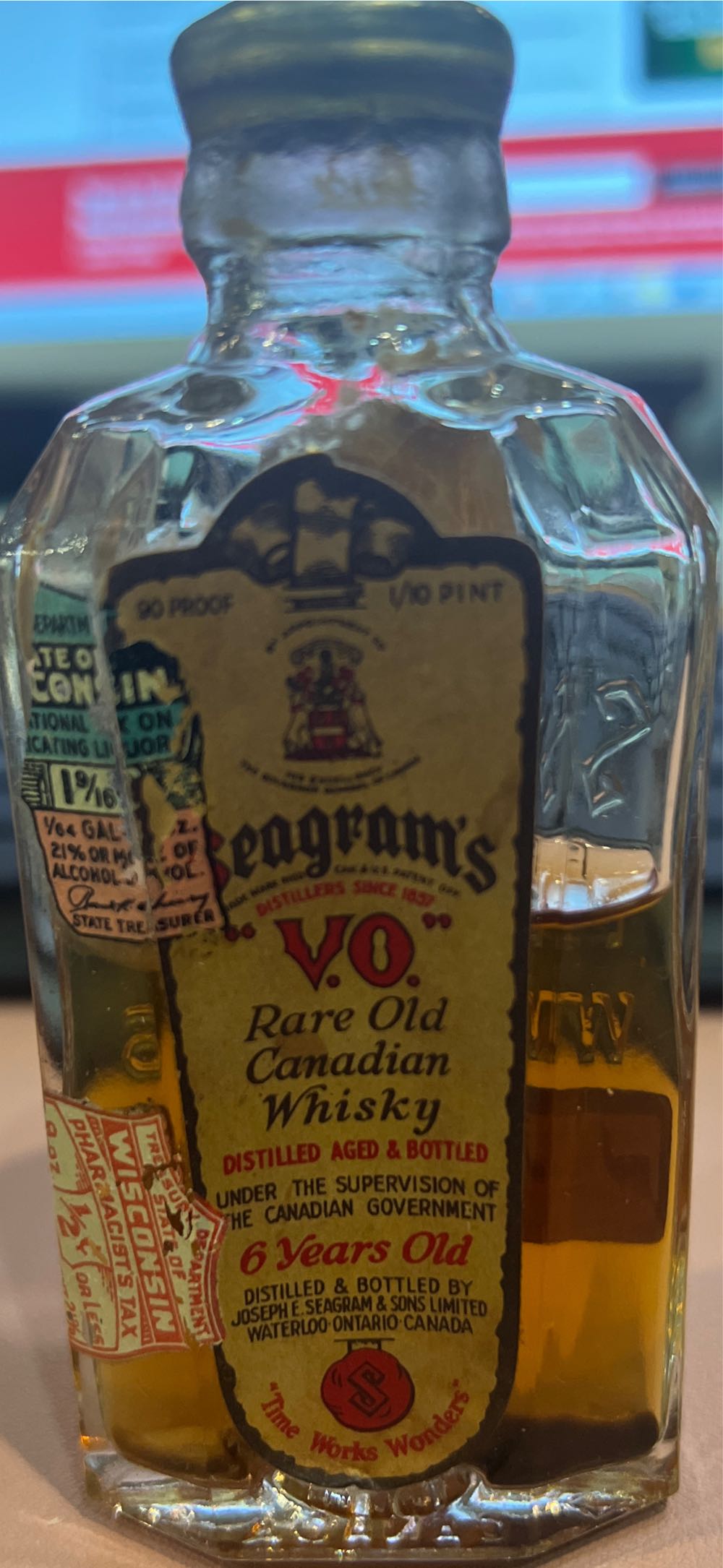 Seagram’s VO - Joseph E. Seagram & Sons (4/5 Quart mL) alcohol collectible [Barcode 087000007369] - Main Image 4