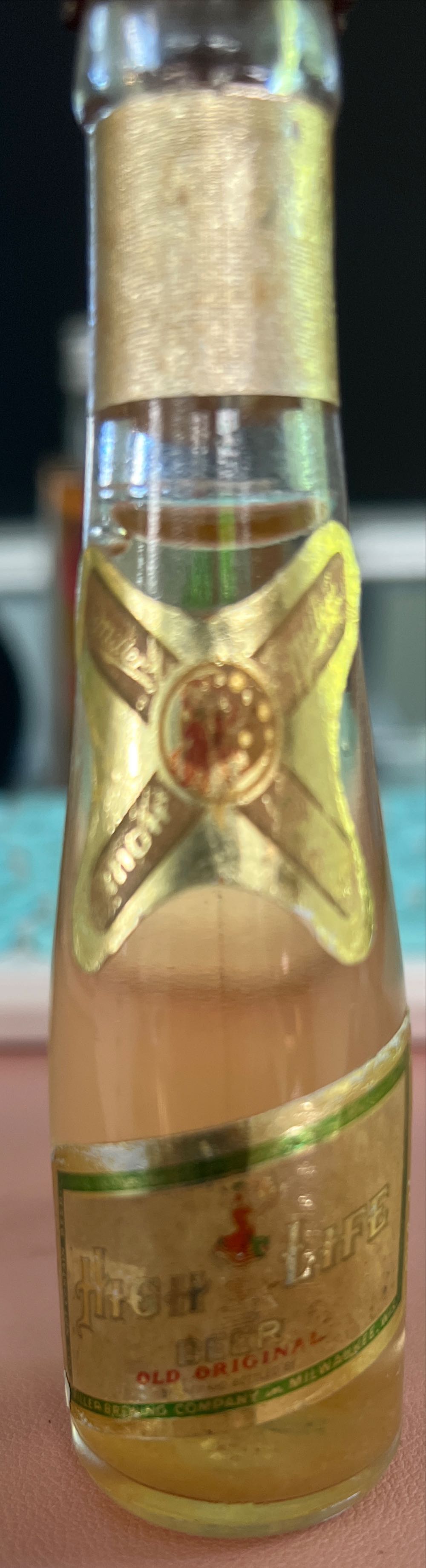 Miller High Life - Miller Brewing Company (12 fl. oz.) alcohol collectible [Barcode 034100000219] - Main Image 3