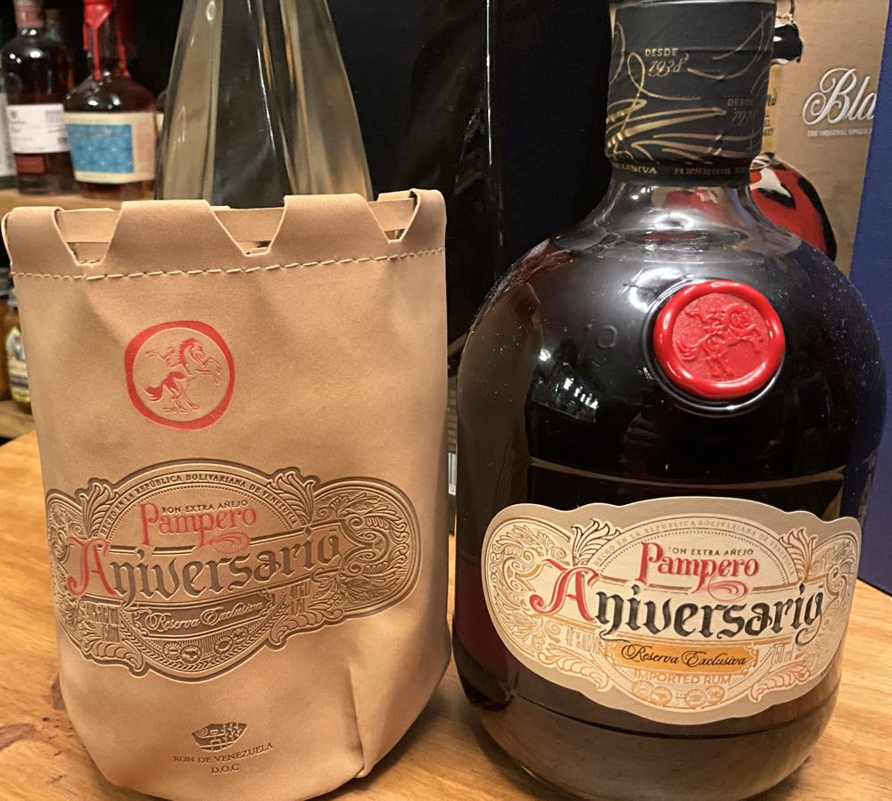 Pampero Aniversario - Complejo Industrial Licorero Del Centro (750 mL) alcohol collectible [Barcode 088076030060] - Main Image 3