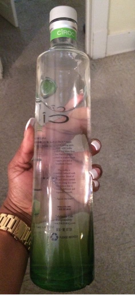 Ciroc Apple 750ML - Ciroc Distilling Company (750mL) alcohol collectible [Barcode 088076180451] - Main Image 2