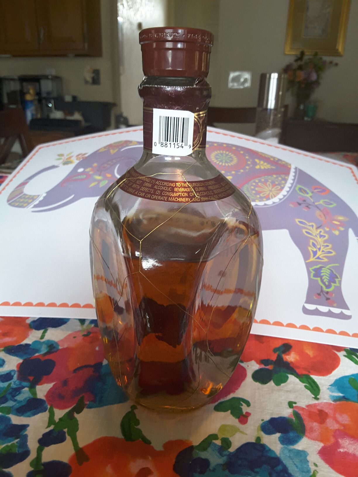 The Dimple Pinch - John Haig & Co. (750 mL) alcohol collectible [Barcode 088110000059] - Main Image 2