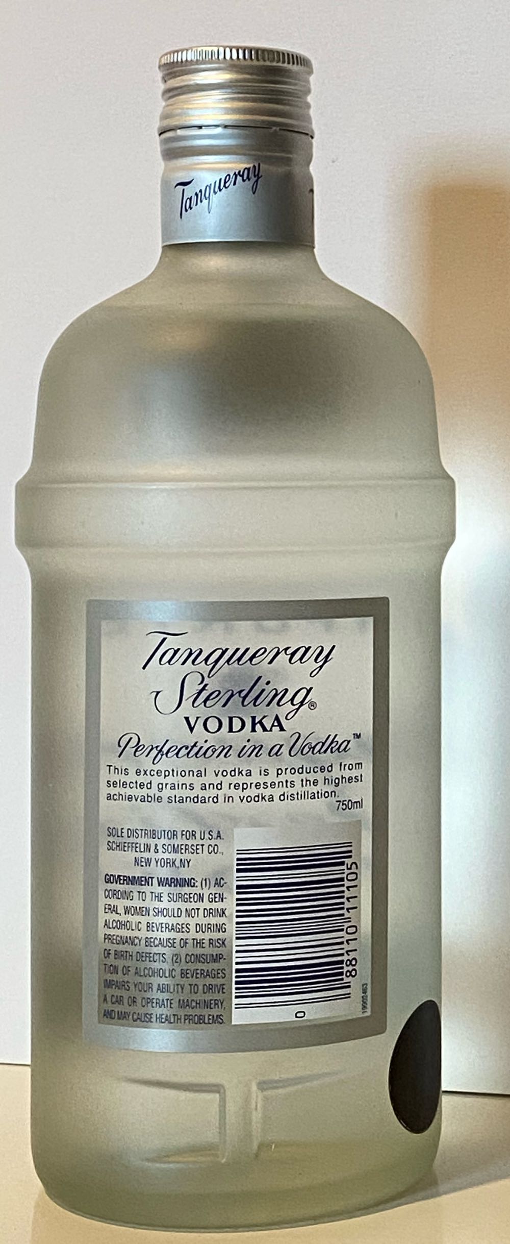 Tanqueray Sterling - n/a (750 mL) alcohol collectible [Barcode 088110111052] - Main Image 2