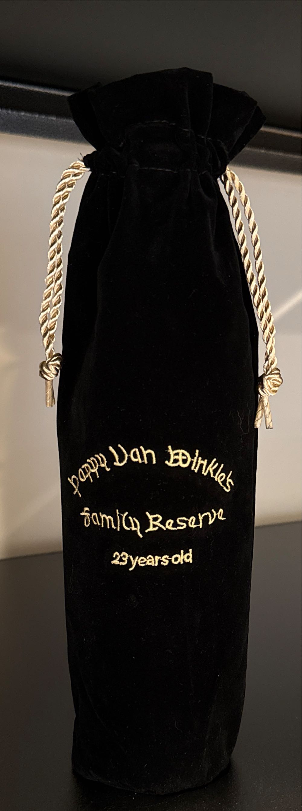 Pappy Van Winkle Family Reserve 23 Yr - Old Rip Van Winkle Distillery (750 mL) alcohol collectible [Barcode 089319123785] - Main Image 3