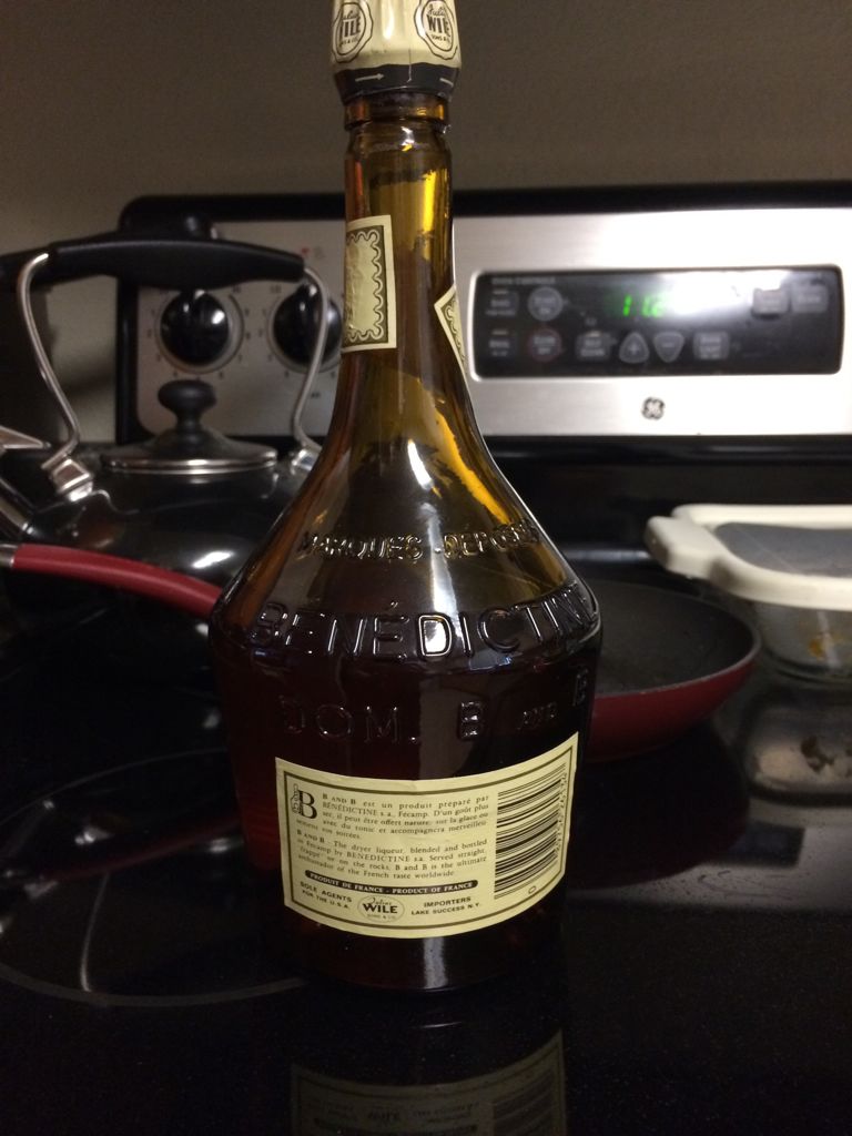 B&B Liqueur - DOM Benedictine alcohol collectible [Barcode 089756261347] - Main Image 2