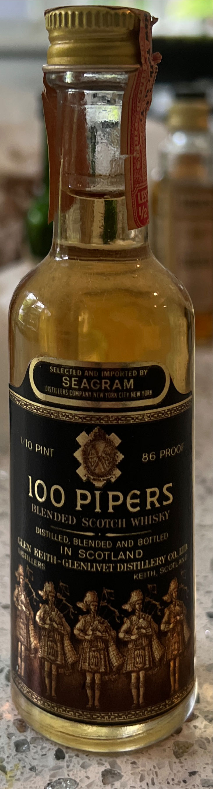 100 Pipers Scotch - Seagrams (40 mL) alcohol collectible [Barcode 096749800858] - Main Image 2