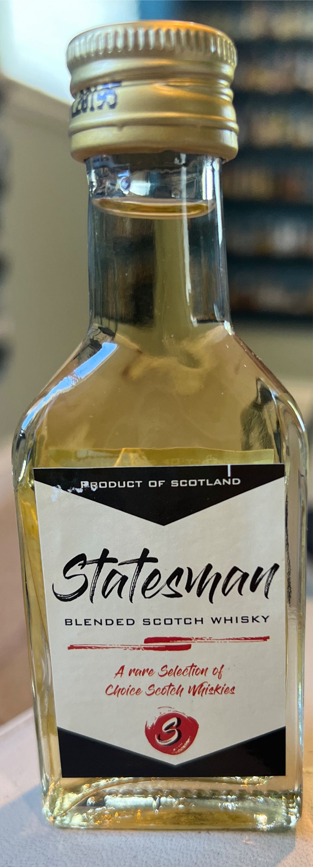 Statesman - Woodside Wyllie & Co (700 mL) alcohol collectible [Barcode 29009251] - Main Image 3