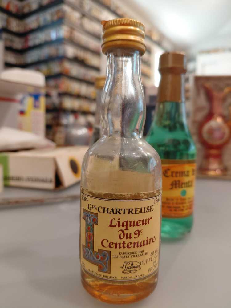 Chartreuse Liqueur du 9e Centenaire - Chartreuse Diffusion (700 mL) alcohol collectible [Barcode 3023480130705] - Main Image 3