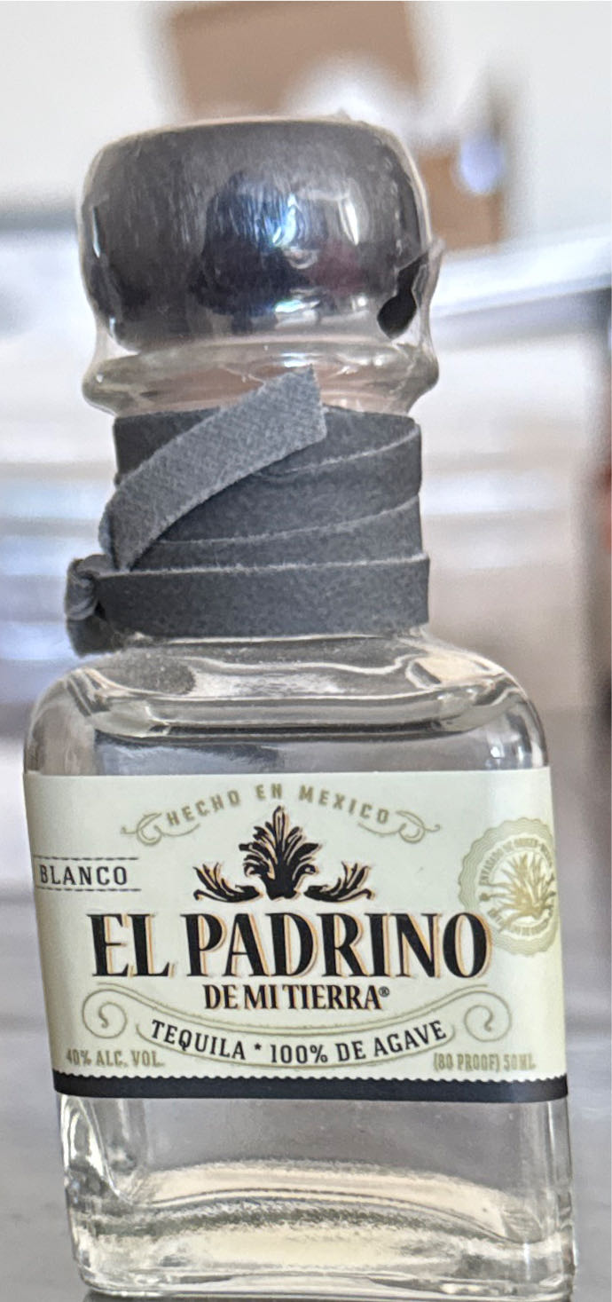 El Padrino Blanco De Mi Tierra - Destiladora del Valle de Tequila, S.A de C.V. (50 mL) alcohol collectible [Barcode 009016016630] - Main Image 3