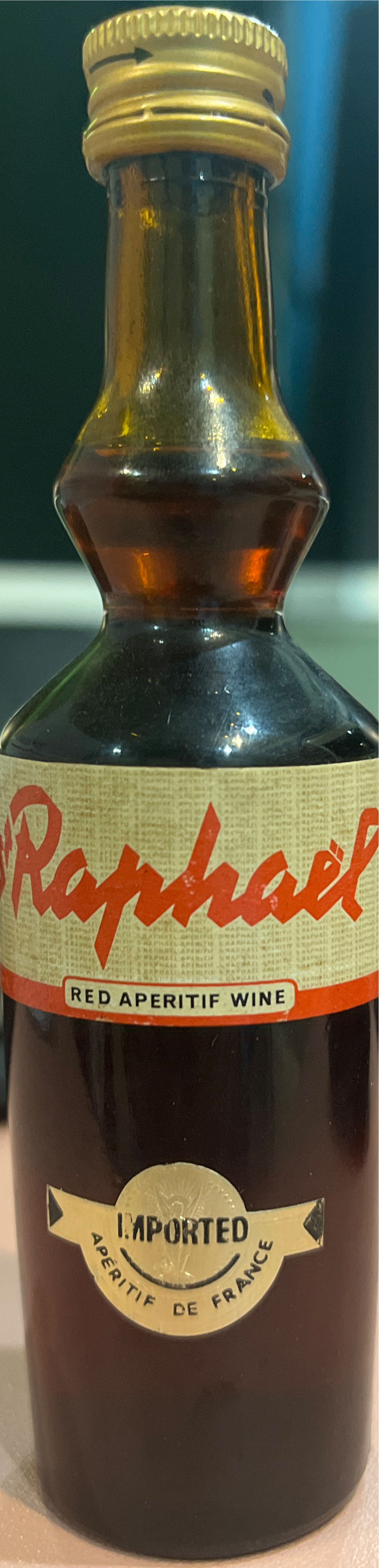 St-Raphaël - St Raphael - France (750 mL) alcohol collectible [Barcode 3394210004123] - Main Image 2