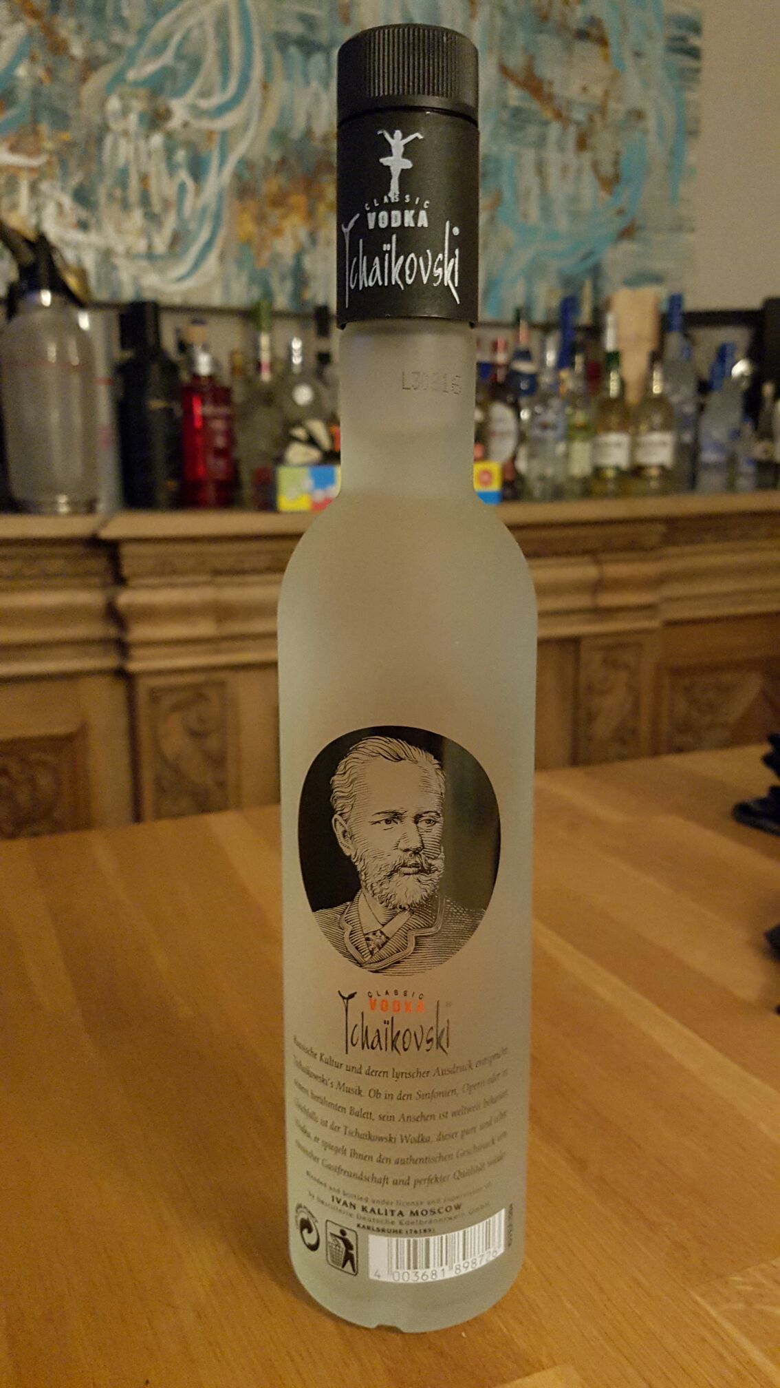 Tchaïkovski Classic Vodka 0.5l - 40% Russian - Ivan Karitas Moscow (500mL) alcohol collectible [Barcode 4003681898726] - Main Image 2
