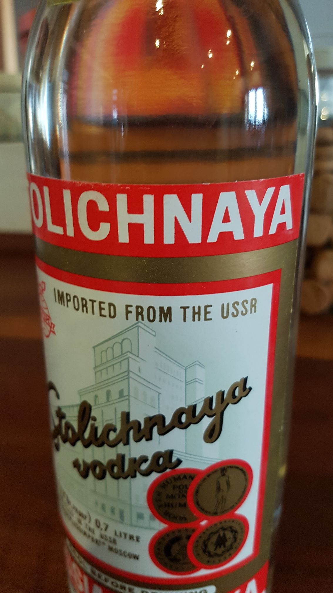 Stolichnaya vodka from USSR 700ml 40% Russia - Stolichnaya (700mL) alcohol collectible [Barcode 4075900001620] - Main Image 2