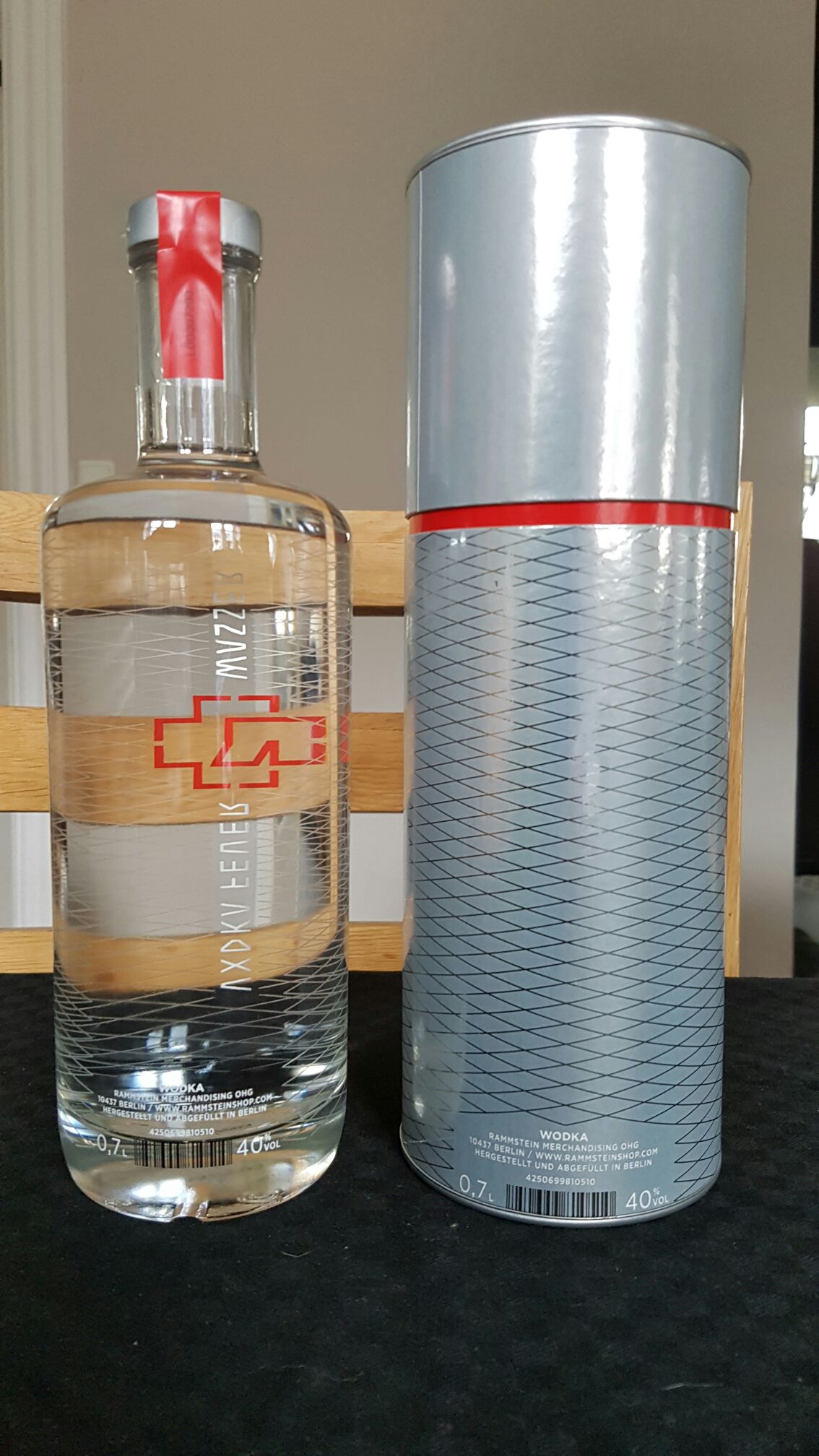 Feuer & Wasser Vodka By Rammstein 700ml 40% Vol. - Rammstein Merchandising OHG (700mL) alcohol collectible [Barcode 4250699810510] - Main Image 2