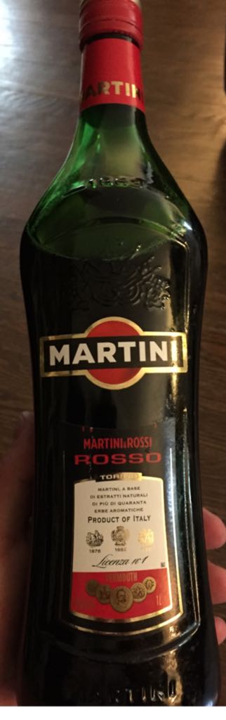 Martini & Rossi Sweet Vermouth - Martini & Rossi alcohol collectible [Barcode 011034410048] - Main Image 1