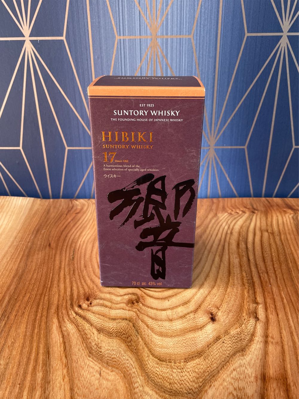 Whisky Suntory Hibiki 17 Years Blended Malt Whisky - one of the best Malt from Suntory - Suntory (70 mL) alcohol collectible [Barcode 4901777020306] - Main Image 3