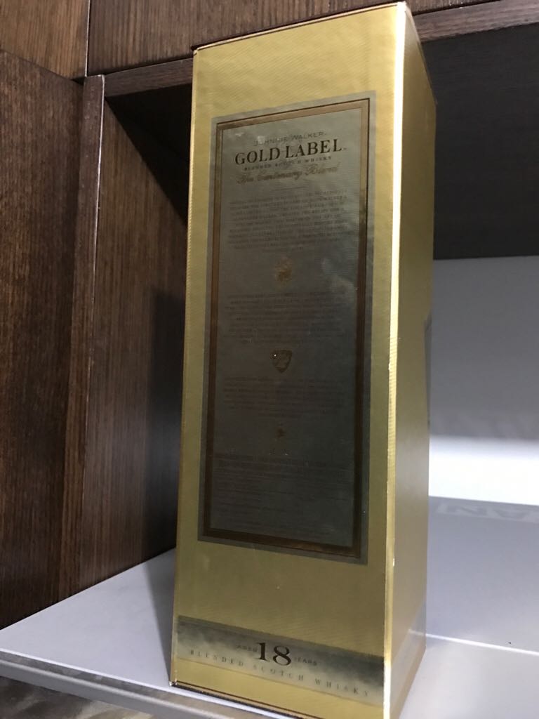 Johnnie Walker Gold Label 18 - Jhonnie Walker (750  mL) alcohol collectible [Barcode 5000267098418] - Main Image 2