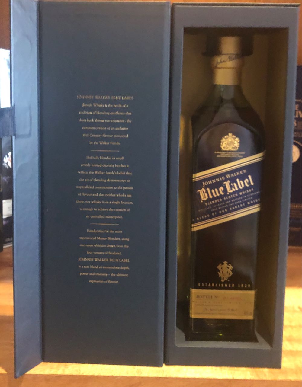 Johnnie Walker Blue Label  - Johnnie Walker (700 mL) alcohol collectible [Barcode 5000267115245] - Main Image 3