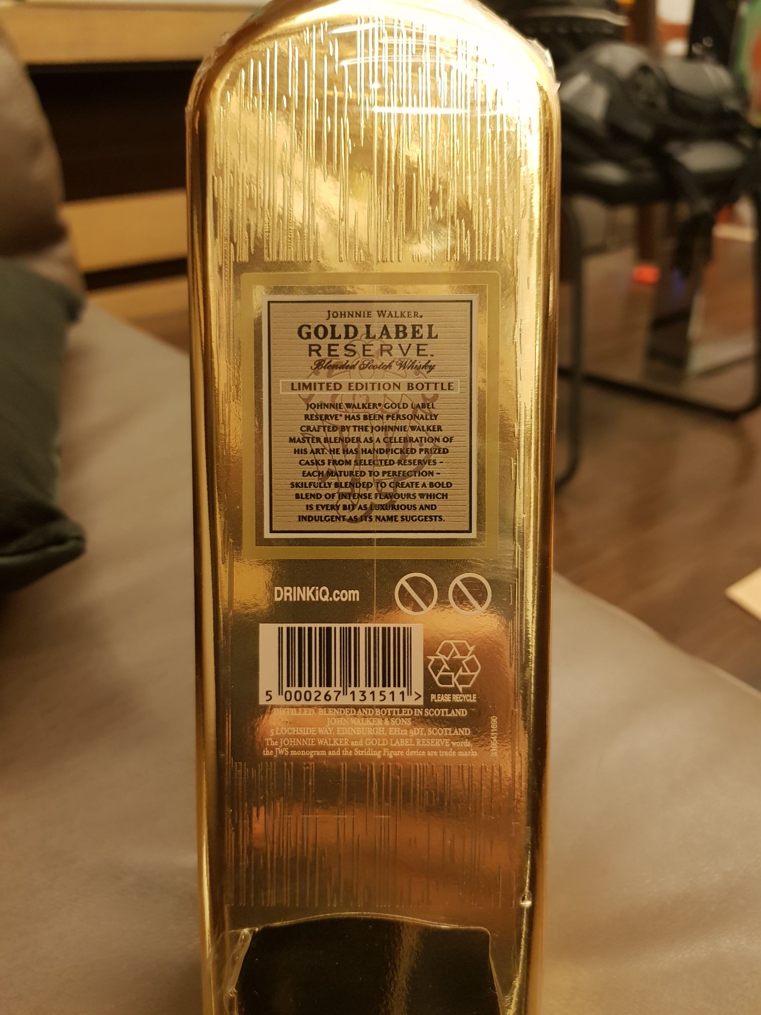 johnnie walker gold label reserve - John Walker & Sons Ltd. (750 mL) alcohol collectible [Barcode 5000267131511] - Main Image 2
