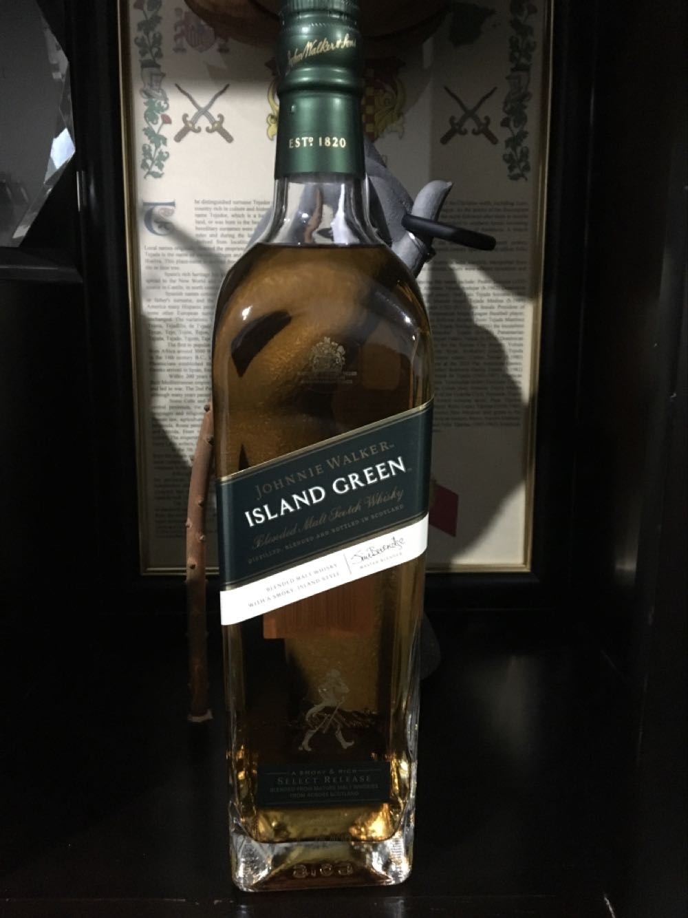 Johnnie Walker Island Green - John Walker & Sons (1L) alcohol collectible [Barcode 5000267163413] - Main Image 4