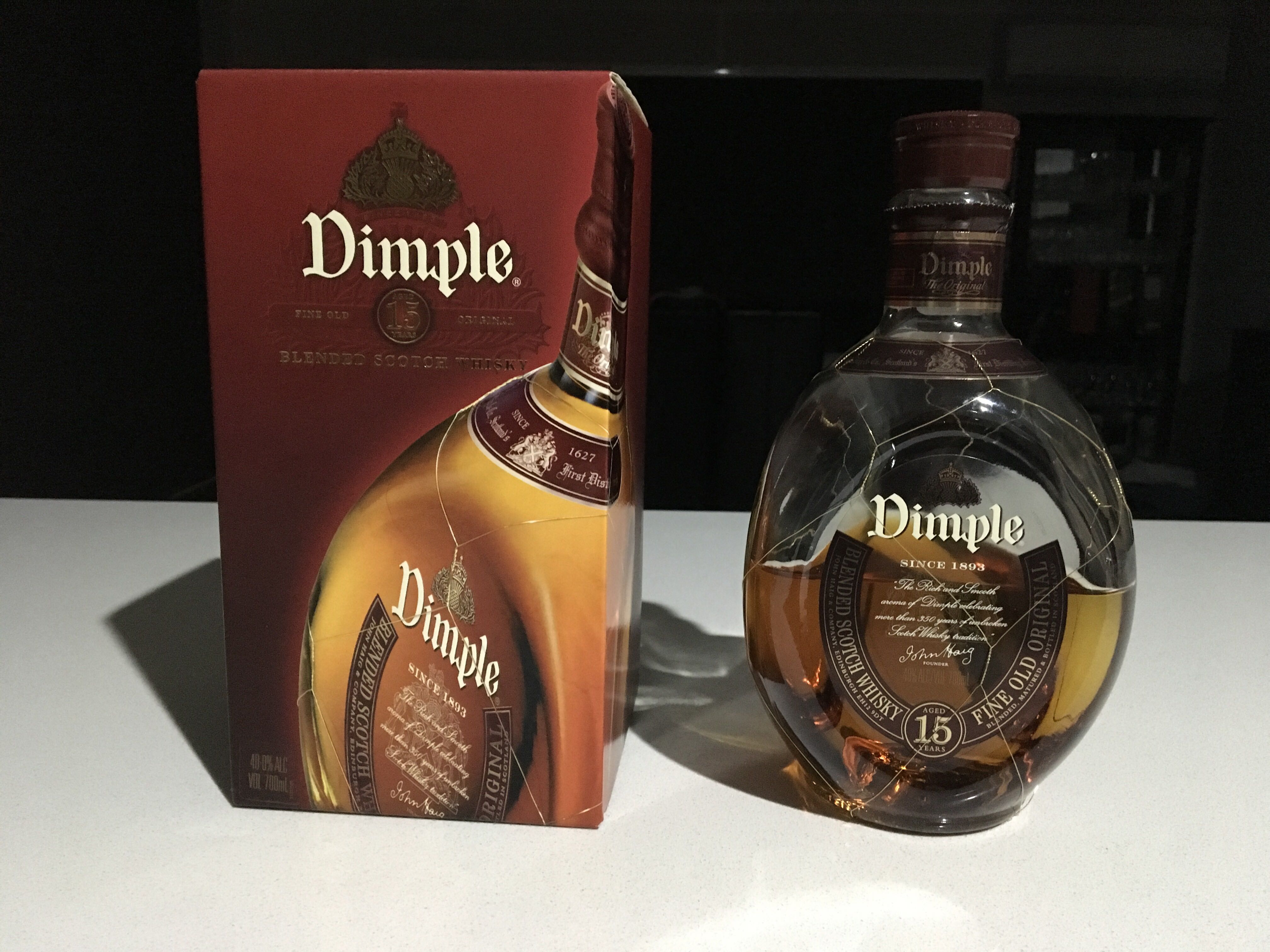 Dimple 15 Year Old - John Haig & Co. (700 mL) alcohol collectible [Barcode 5000281003337] - Main Image 2