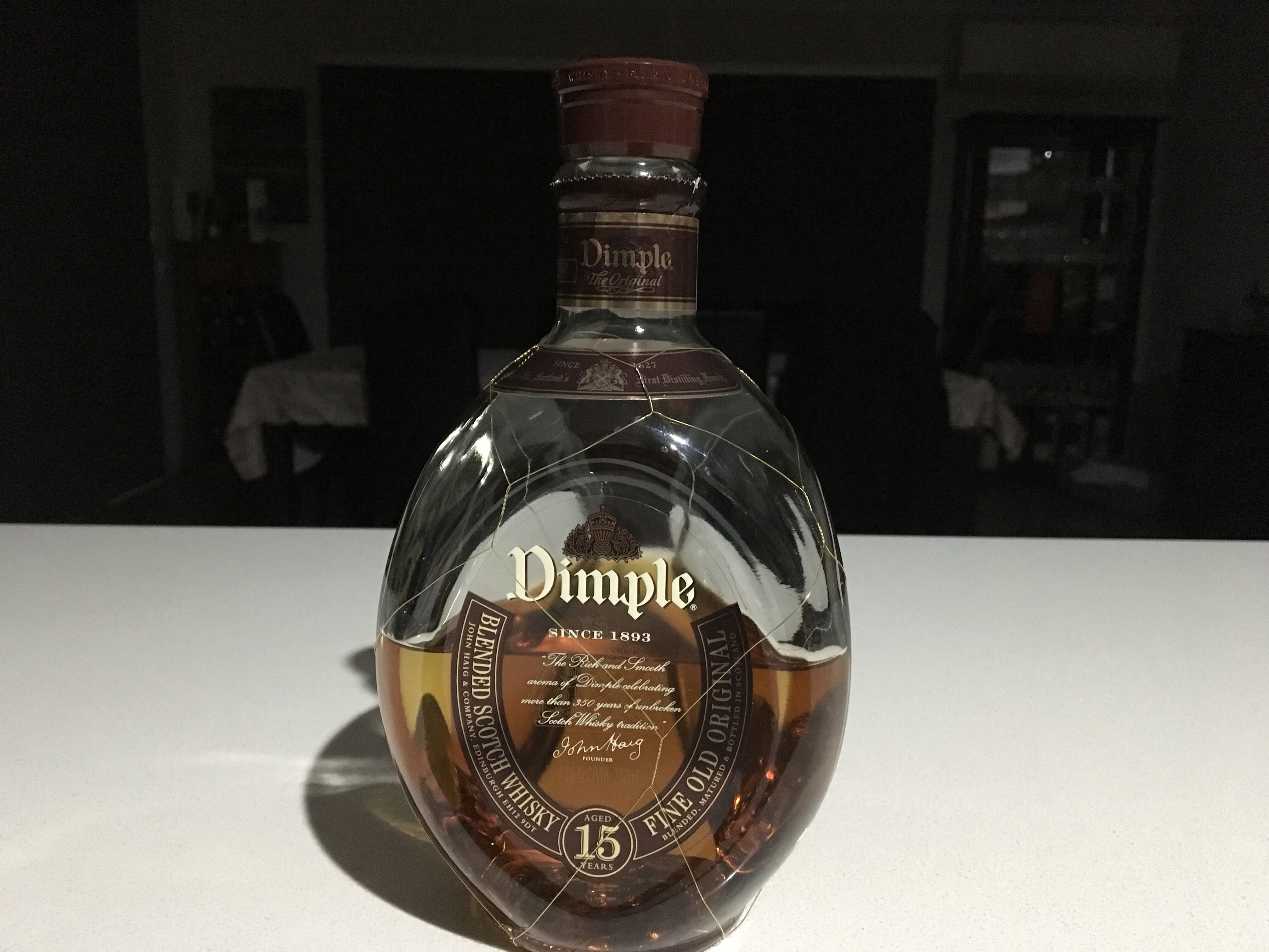 Dimple 15 Year Old - John Haig & Co. (700 mL) alcohol collectible [Barcode 5000281003337] - Main Image 3