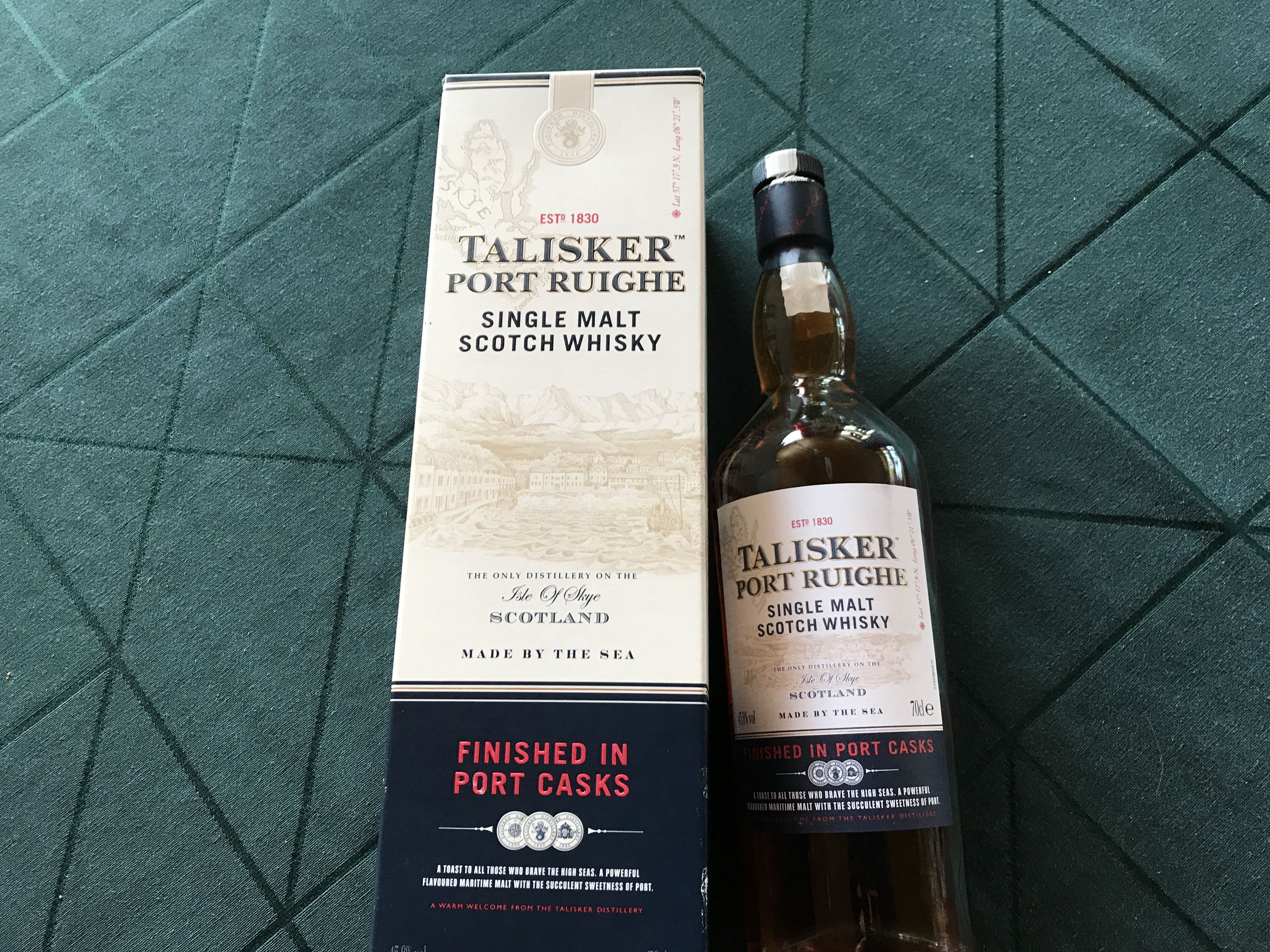 Talisker Port Ruighe - Talisker Distillery (700 mL) alcohol collectible [Barcode 5000281033143] - Main Image 2