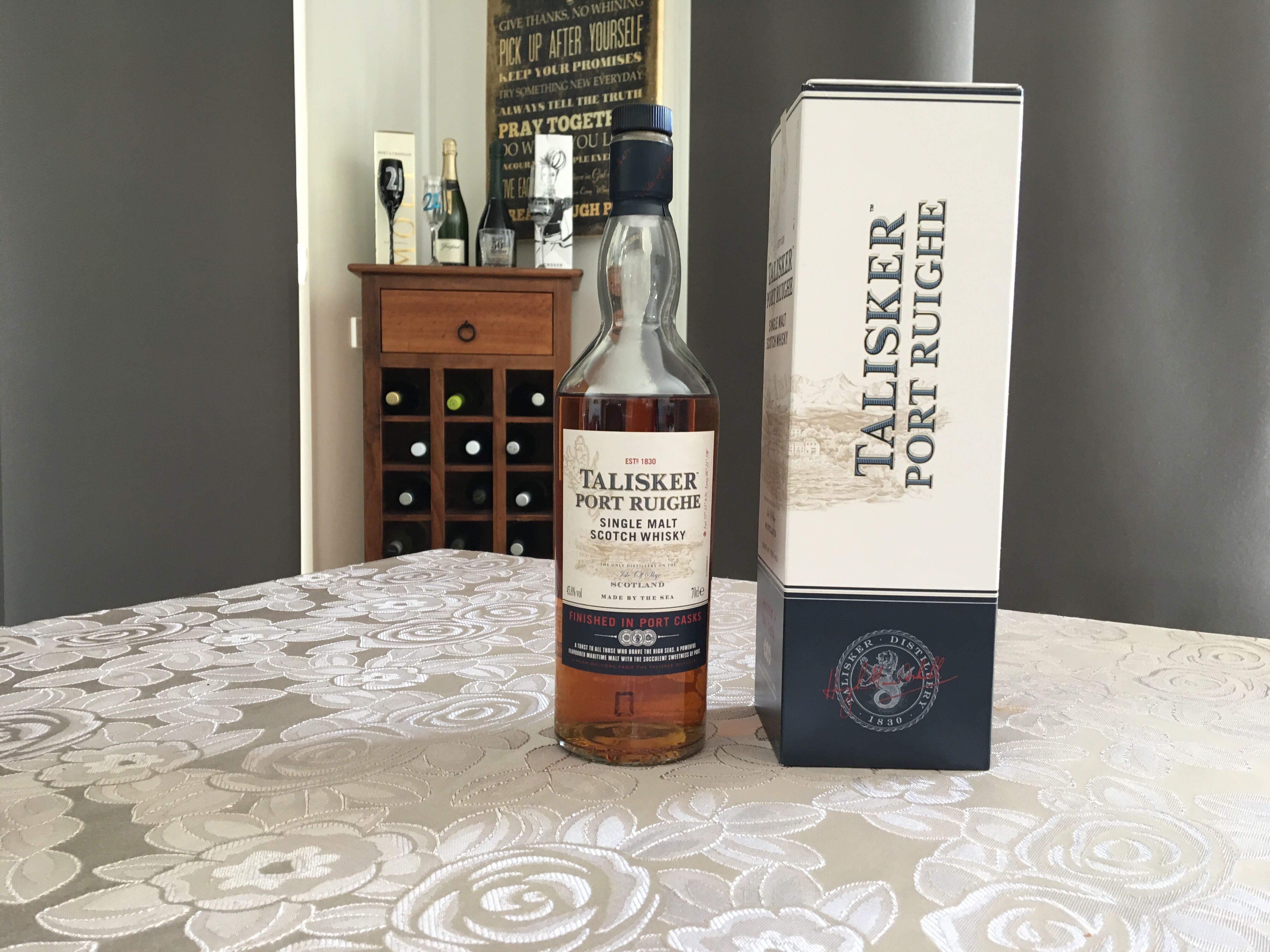 Talisker Port Ruighe - Talisker Distillery (700 mL) alcohol collectible [Barcode 5000281033143] - Main Image 3