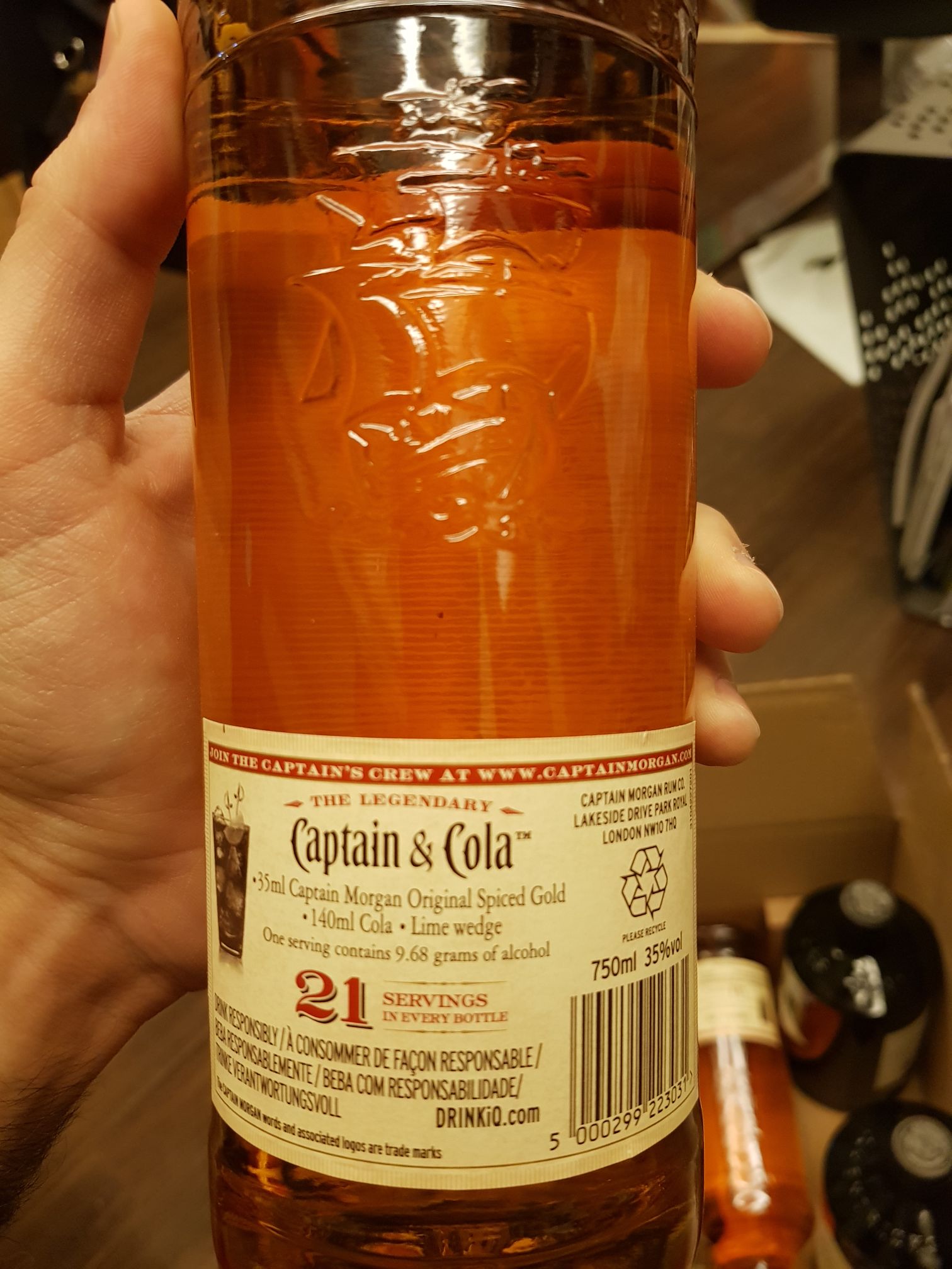 captain Morgan original spiced gold - Captain Morgan Rum Co. (750 mL) alcohol collectible [Barcode 5000299223031] - Main Image 2