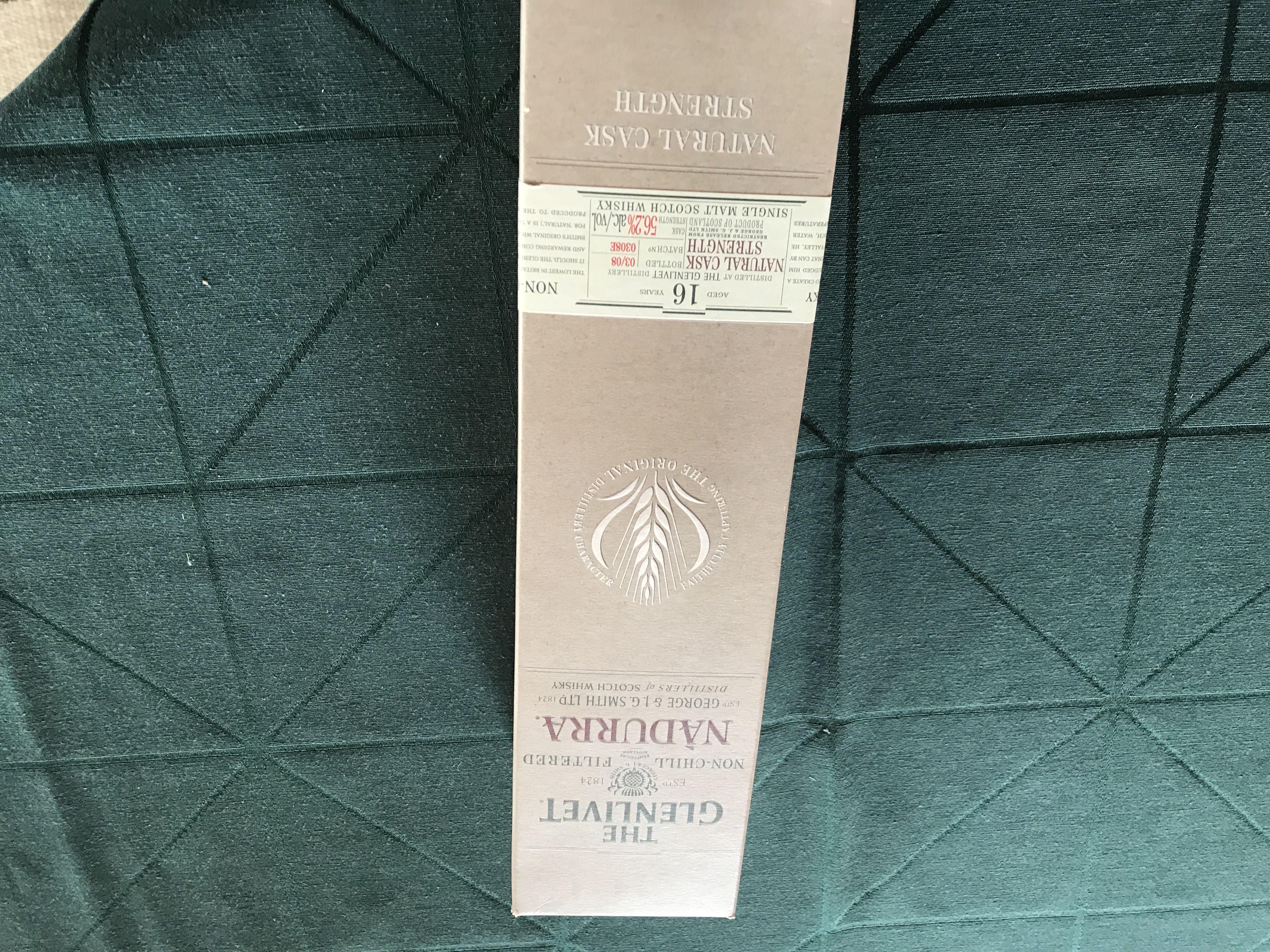 Glenlivet Nadurra 16yo - The Glenlivet Distillery (700mL) alcohol collectible [Barcode 5000299226346] - Main Image 3