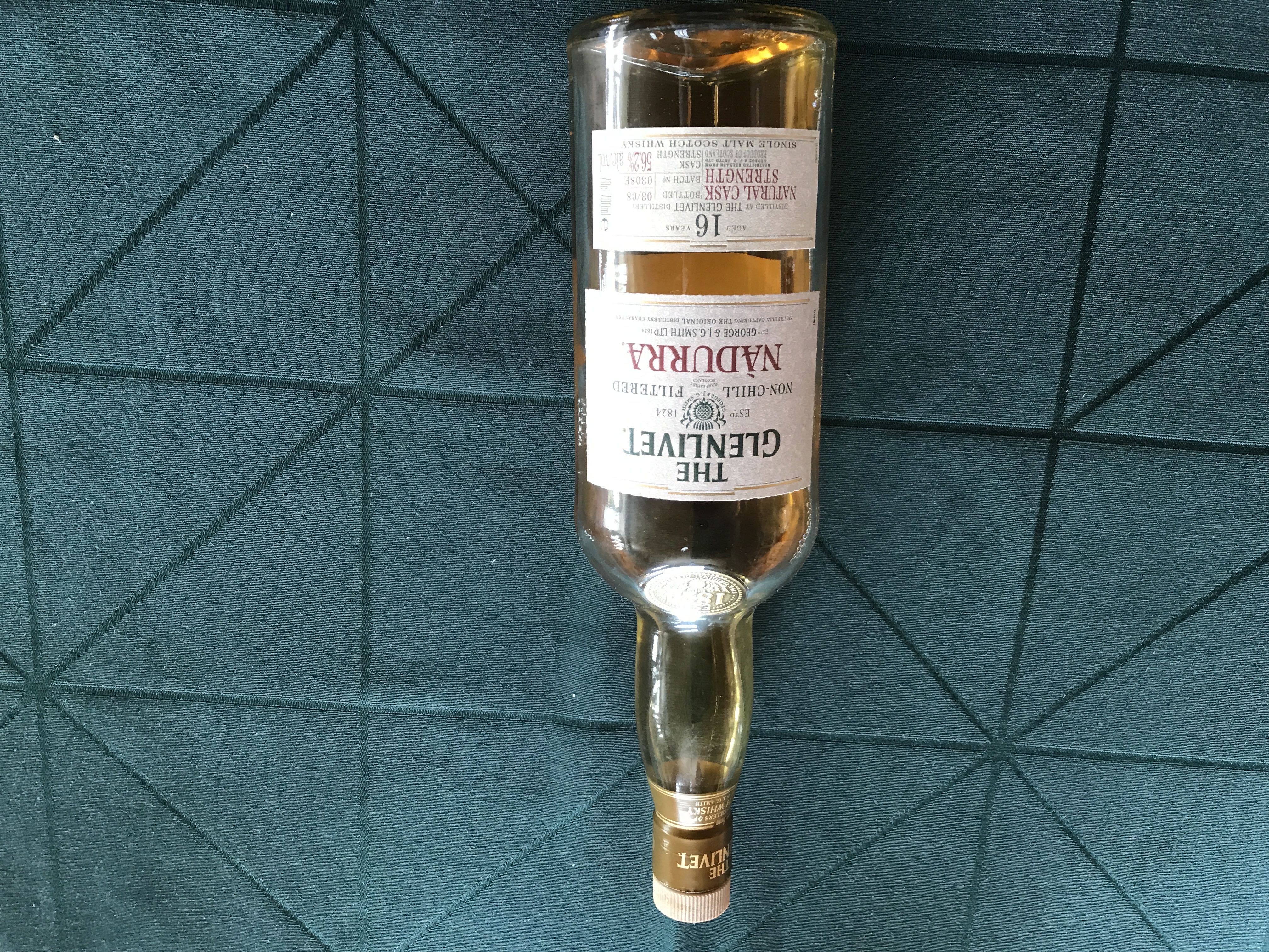 Glenlivet Nadurra 16yo - The Glenlivet Distillery (700mL) alcohol collectible [Barcode 5000299226346] - Main Image 4