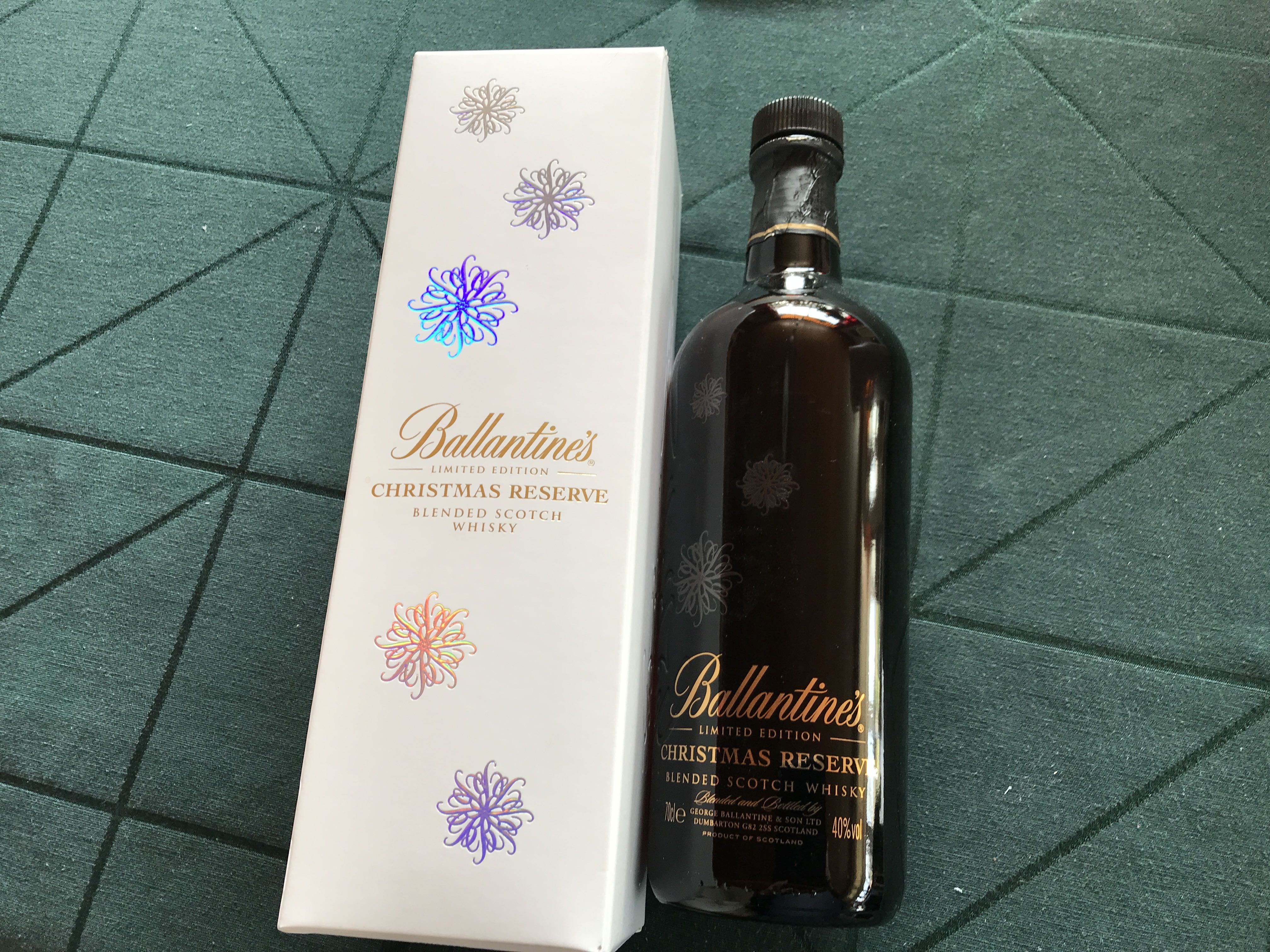 Ballantine’s Christmas Reserve, Blended Scotch Whisky, 0,7 l. - George Ballantine & Son Ltd. (700 mL) alcohol collectible [Barcode 5000299603161] - Main Image 2