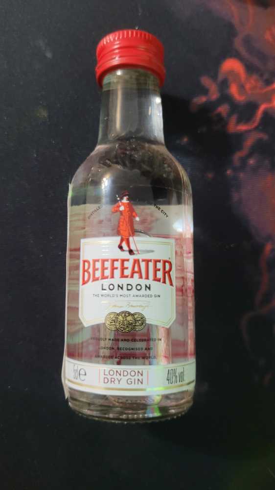 Beefeater - Pernod Ricard (50 mL) alcohol collectible [Barcode 5000329003046] - Main Image 3