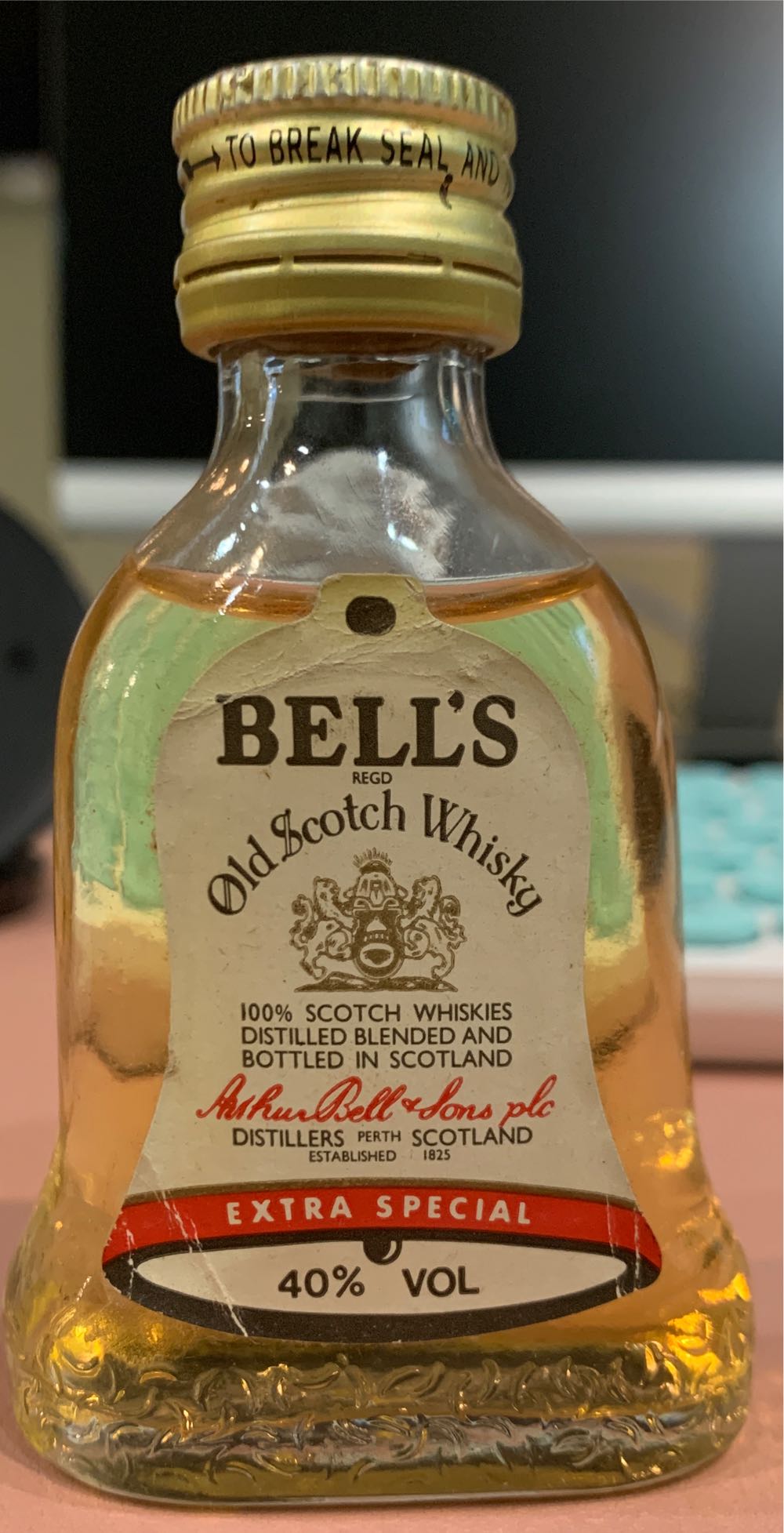 Bells - Blended Scotch - Arthur Bell And Sons (1 L) alcohol collectible [Barcode 5000387905504] - Main Image 3