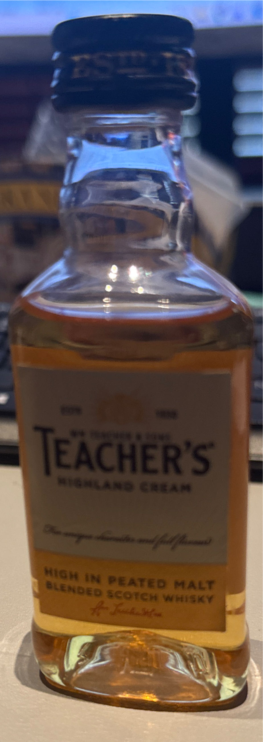 Teacher’s Highland Cream - Wm. Teacher & Sons (50 mL) alcohol collectible [Barcode 5010093105006] - Main Image 2