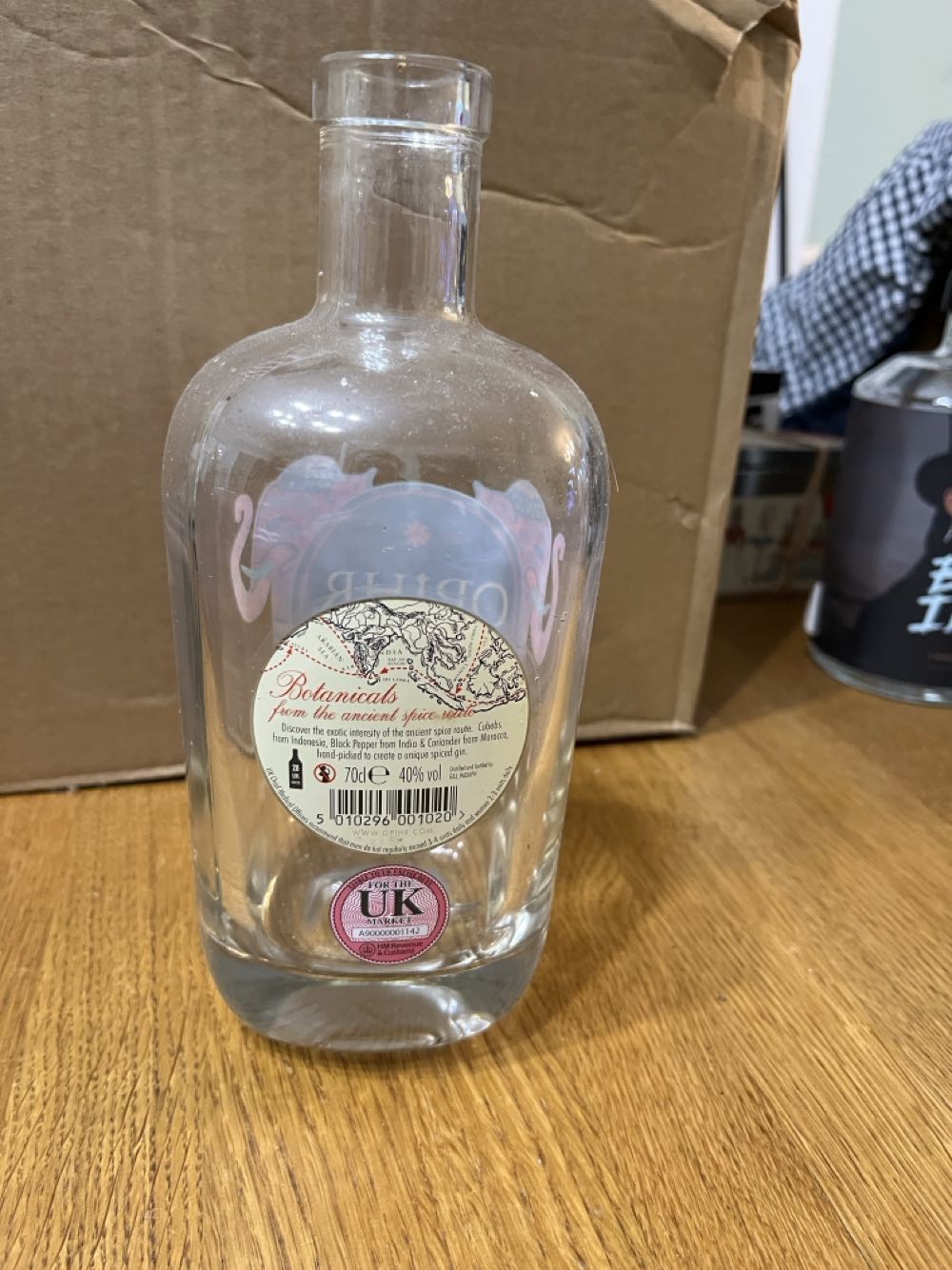 Opihr Oriental Spiced London Dry Gin - G&J Distillers & Bottlers Ltd (700 mL) alcohol collectible [Barcode 5010296001020] - Main Image 3