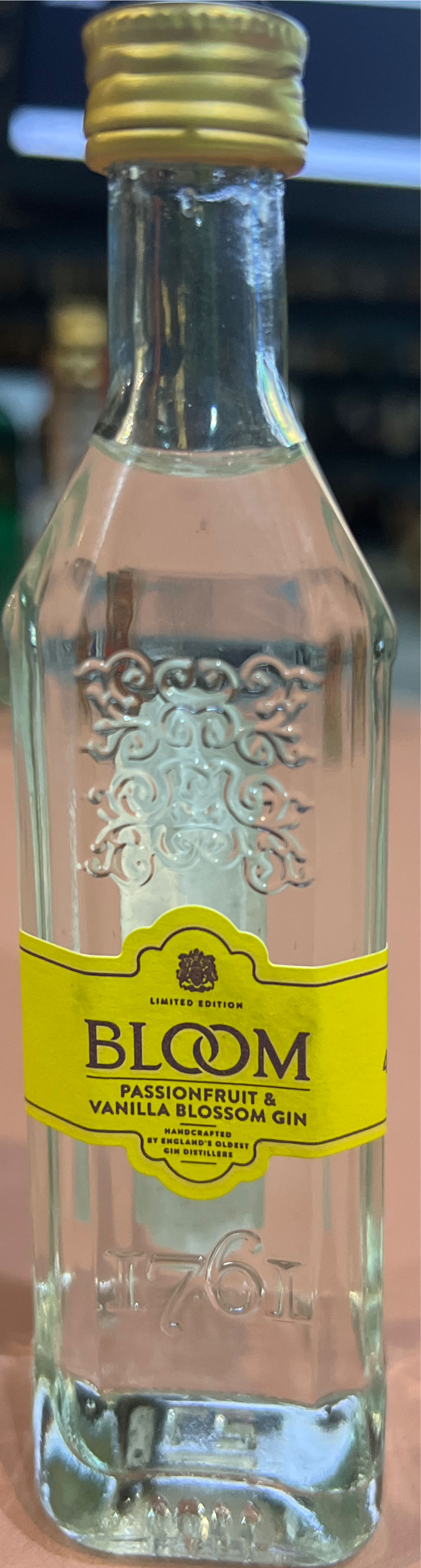 Bloom Gin - G&J Greenall (700 mL) alcohol collectible [Barcode 5010296169249] - Main Image 3
