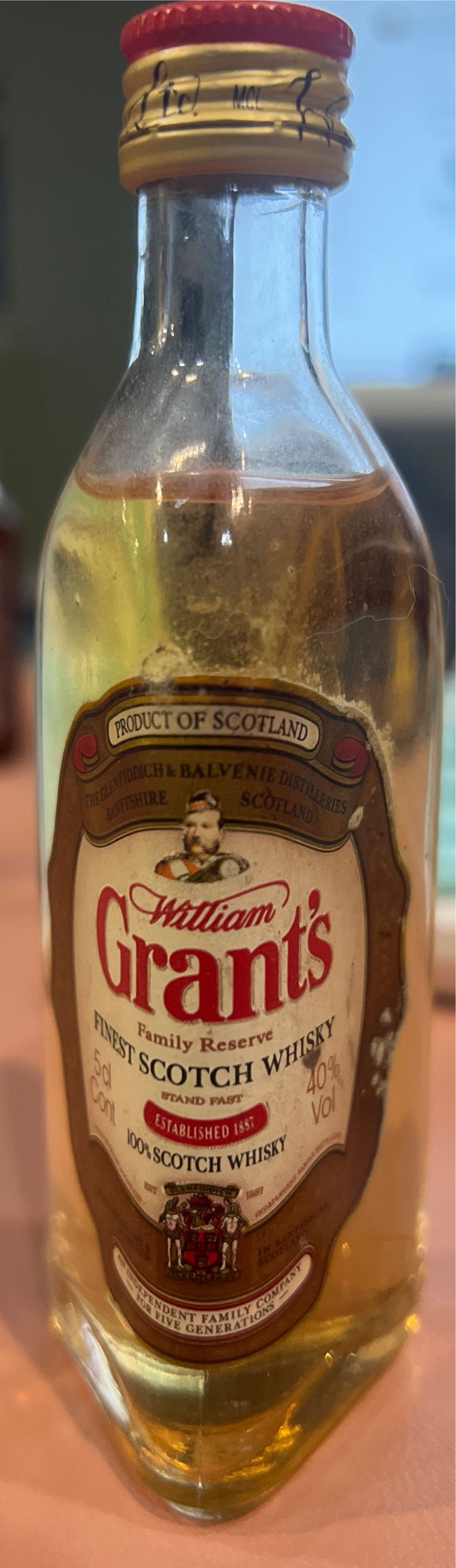Grants Family Reserve Whisky 1 Liter - William Grant & Sons Limited (1000 mL) alcohol collectible [Barcode 5010327000039] - Main Image 3