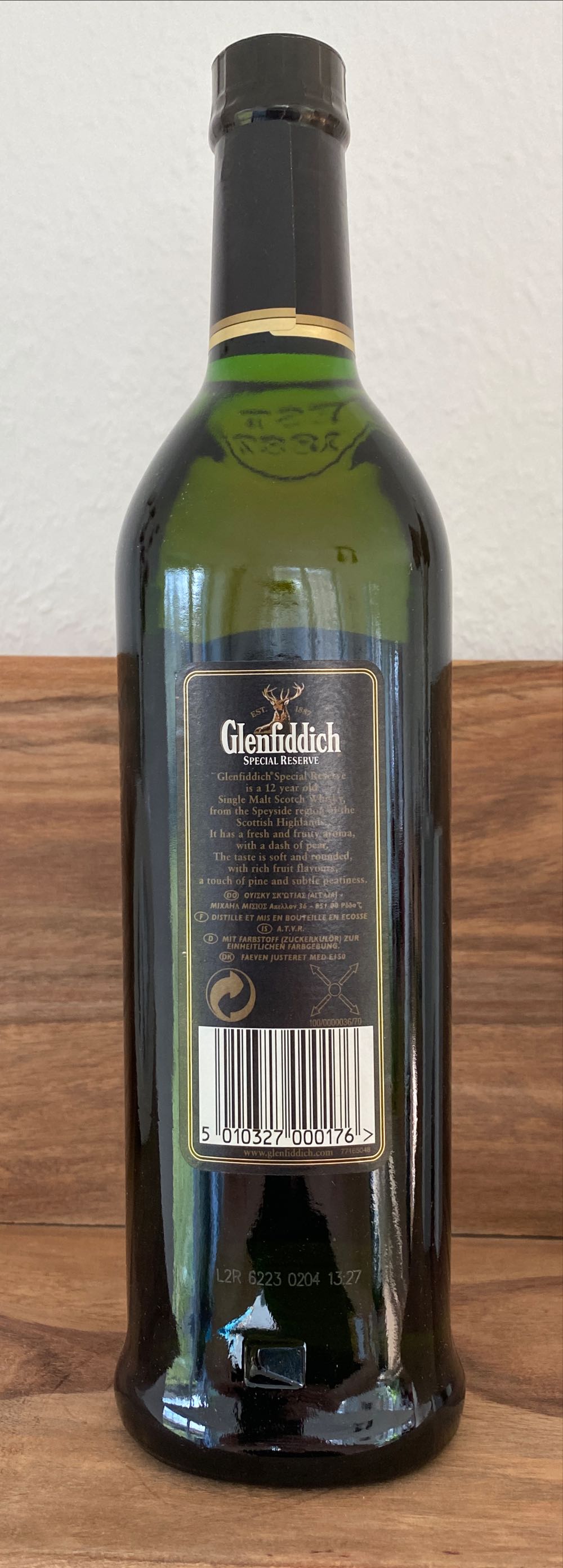 Glenfiddich 12 Years - The Glenfiddich Distillery (700 mL) alcohol collectible [Barcode 5010327000176] - Main Image 2