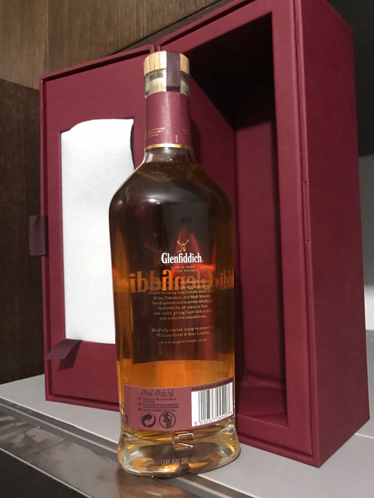 Glenfiddich 25 Jahre Rare Oak - The Glenfiddich Distillery (700 mL) alcohol collectible [Barcode 5010327045207] - Main Image 2