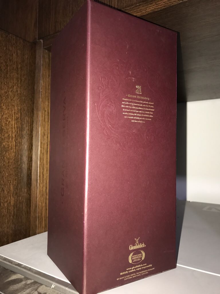 GLENFIDDICH h 21y Reserva Rum Cask Finish Single Malt Scotch Whisky - The Glenfiddich Distillery (700 mL) alcohol collectible [Barcode 5010327324081] - Main Image 2