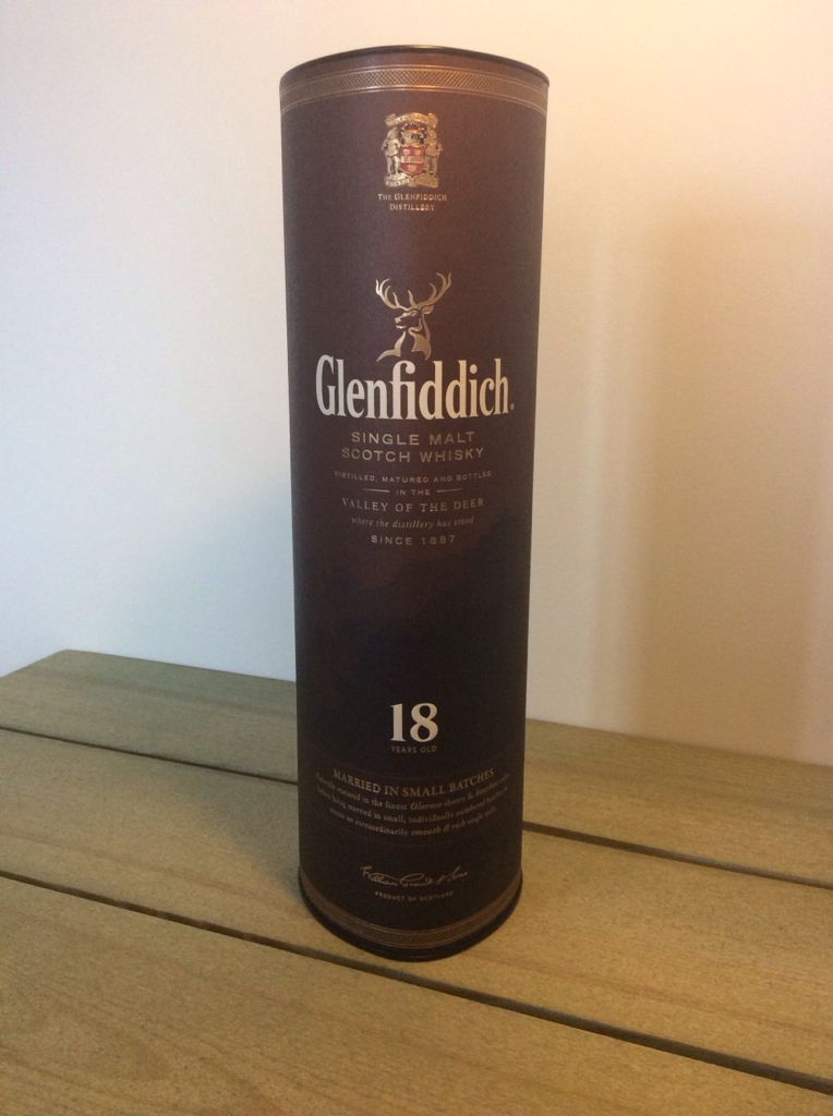 Glenfiddich 18 Yr Old Single Malt - The Glenfiddich Distillery (700 mL) alcohol collectible [Barcode 5010327325132] - Main Image 2