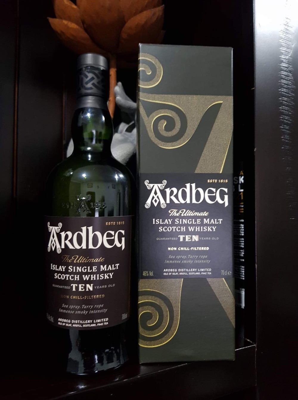 Ardbeg 10Yr - Ardbeg Distillery (700 mL) alcohol collectible [Barcode 5010494195286] - Main Image 3