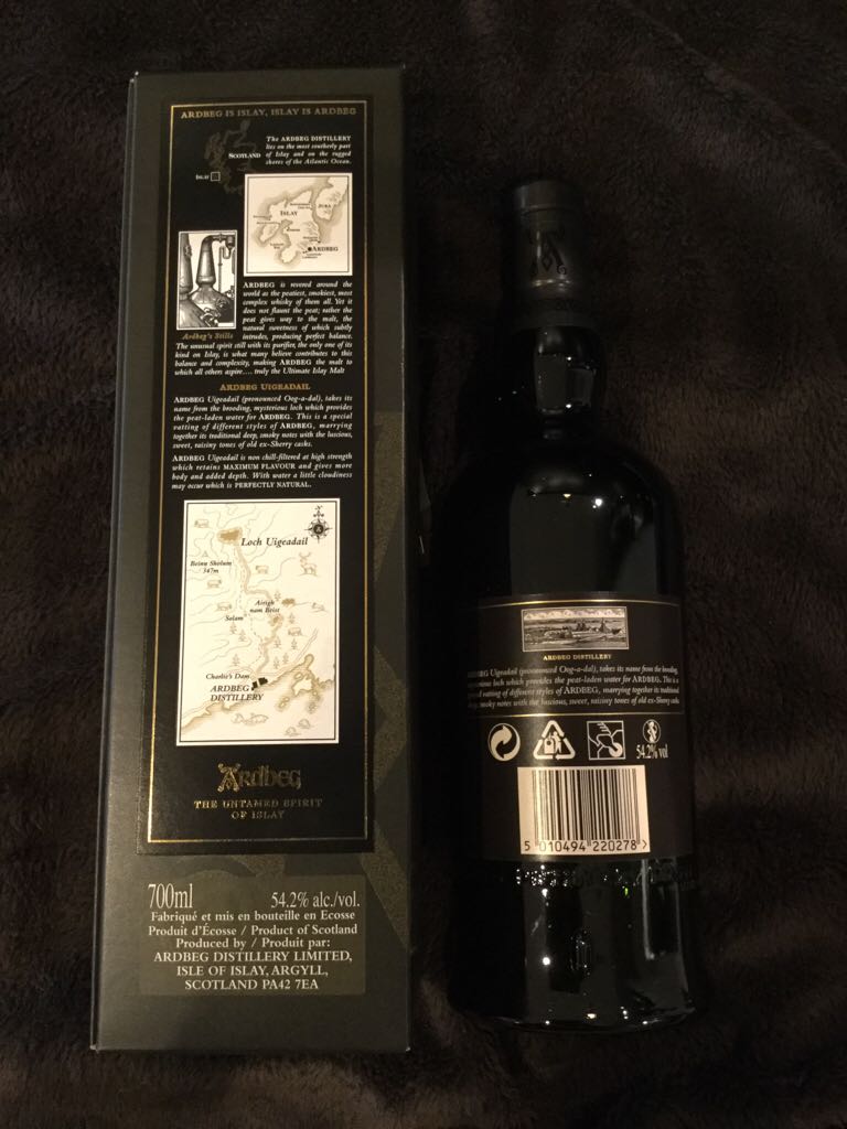 Ardbeg Uigeadail - Ardbeg Distillery Islay (700 mL) alcohol collectible [Barcode 5010494220278] - Main Image 2