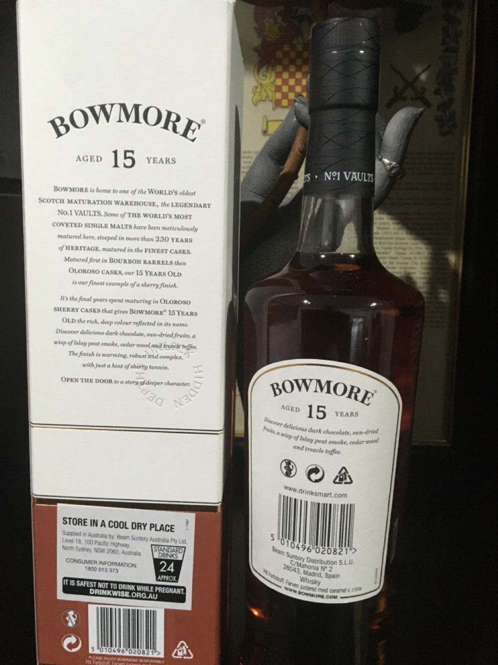 Bowmore 15 Year - Bowmore Distillery (700 mL) alcohol collectible [Barcode 5010496020821] - Main Image 3