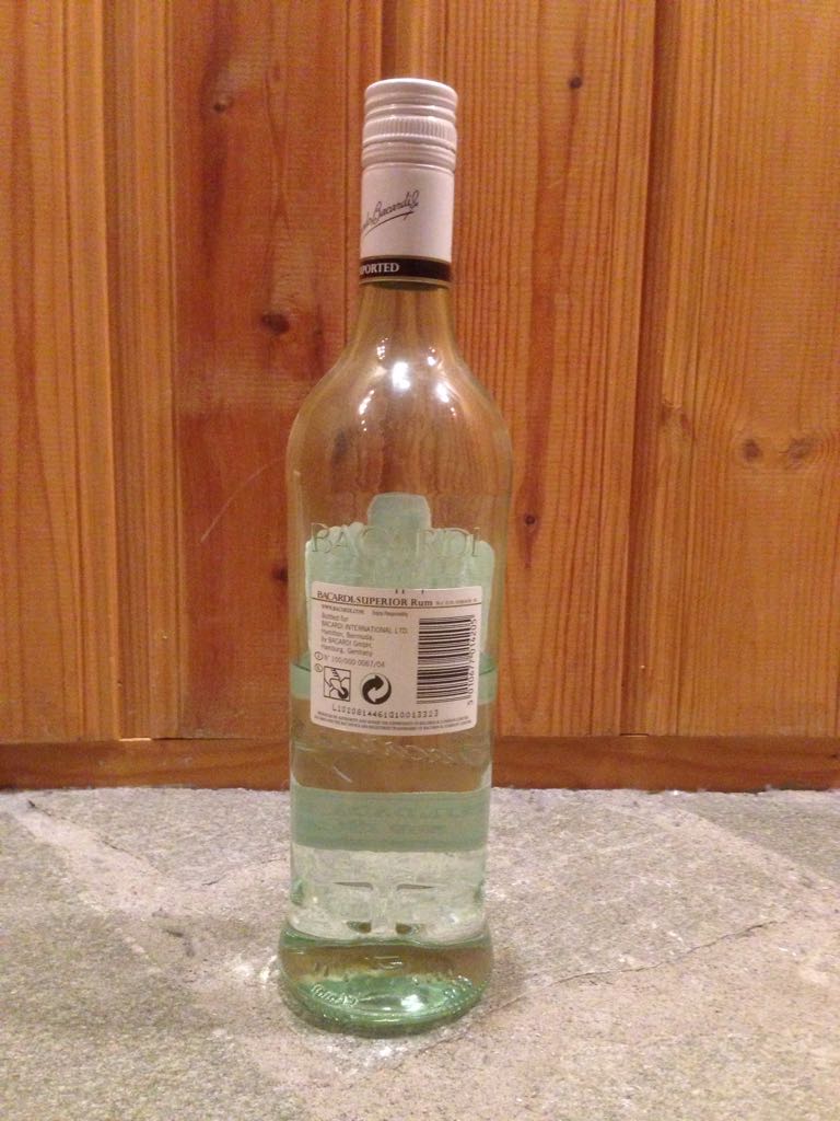 Bacardí Carta Blanca - Bacardi International Ltd (700 mL) alcohol collectible [Barcode 5010677014205] - Main Image 2