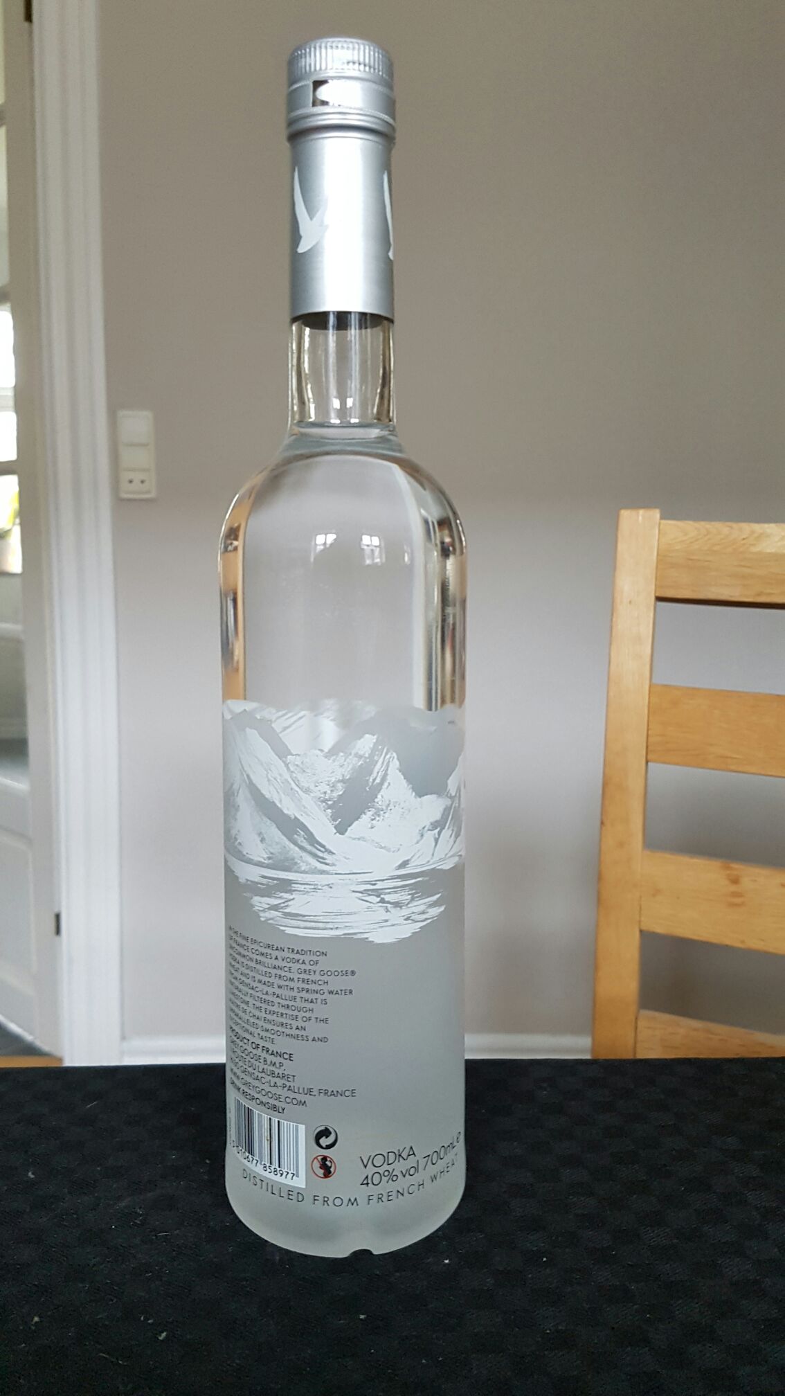 Grey Goose limited Edition with led-lamp 0.7l vodka - Grey Goose (700mL) alcohol collectible [Barcode 5010677858977] - Main Image 2