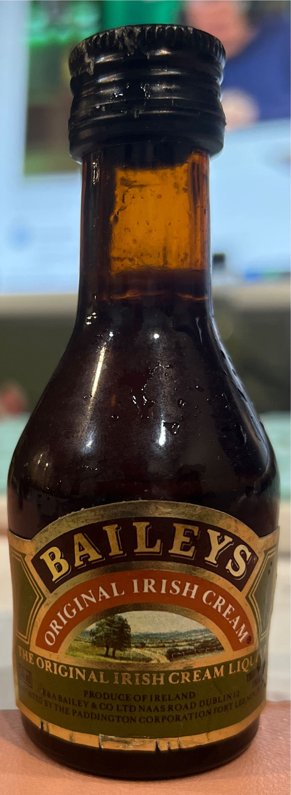 Bailey’s - Baileys (375 mL) alcohol collectible [Barcode 5011013100194] - Main Image 2