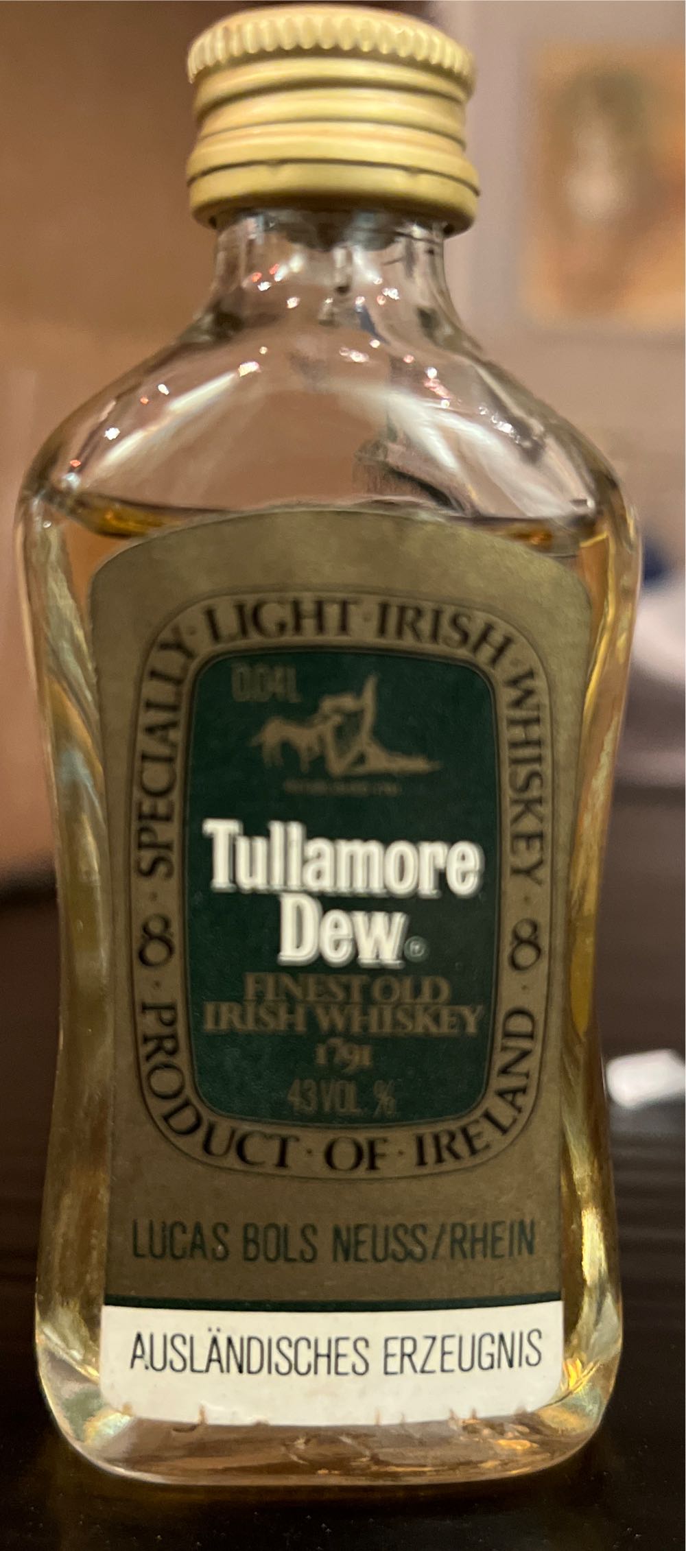 Tullamore D.E.W. - William Grant & Sons (50 mL) alcohol collectible [Barcode 5011026108064] - Main Image 4