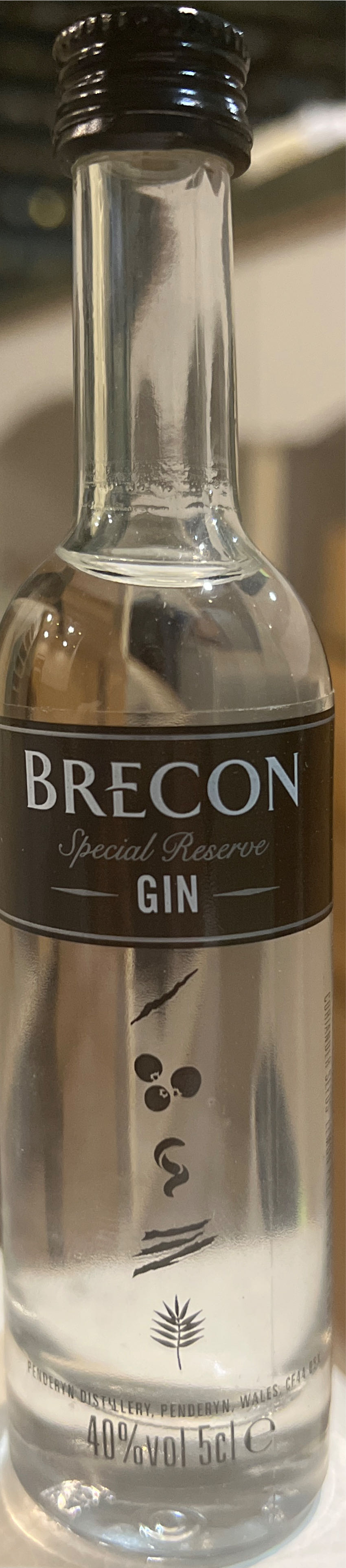 Brecon Special Reseve Gin 07 Ltr. - The Penderyn Distillery alcohol collectible [Barcode 5011594000203] - Main Image 2