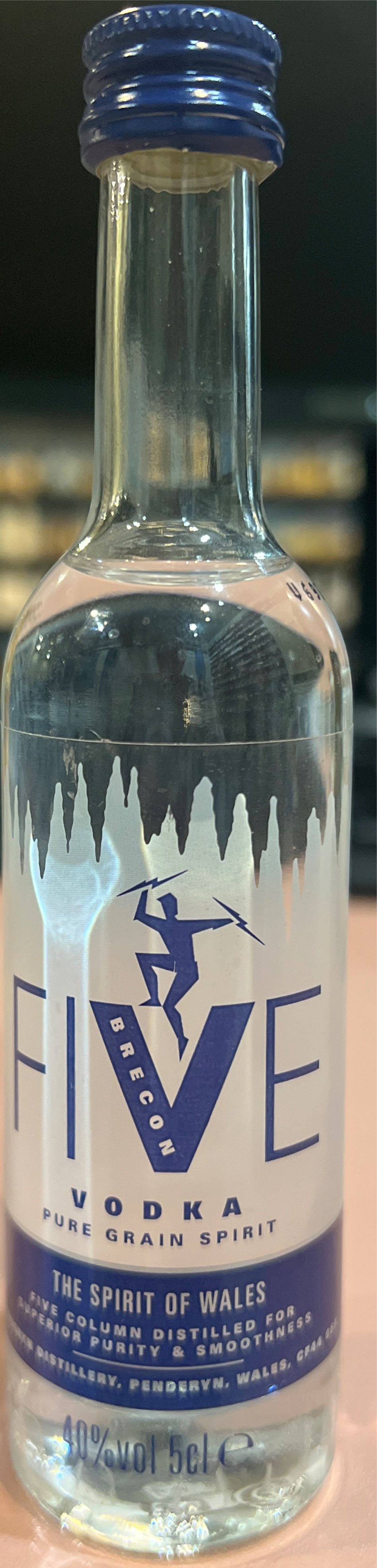 five vodka - The Penderyn Distillery (.7) alcohol collectible [Barcode 5011594010431] - Main Image 2